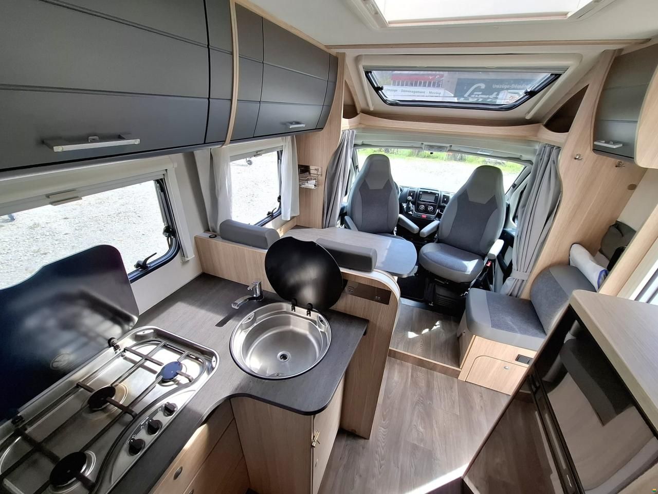 Sunlight T69S mit Queensbett