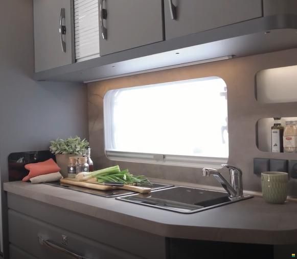 Hobby 460 SL De Luxe