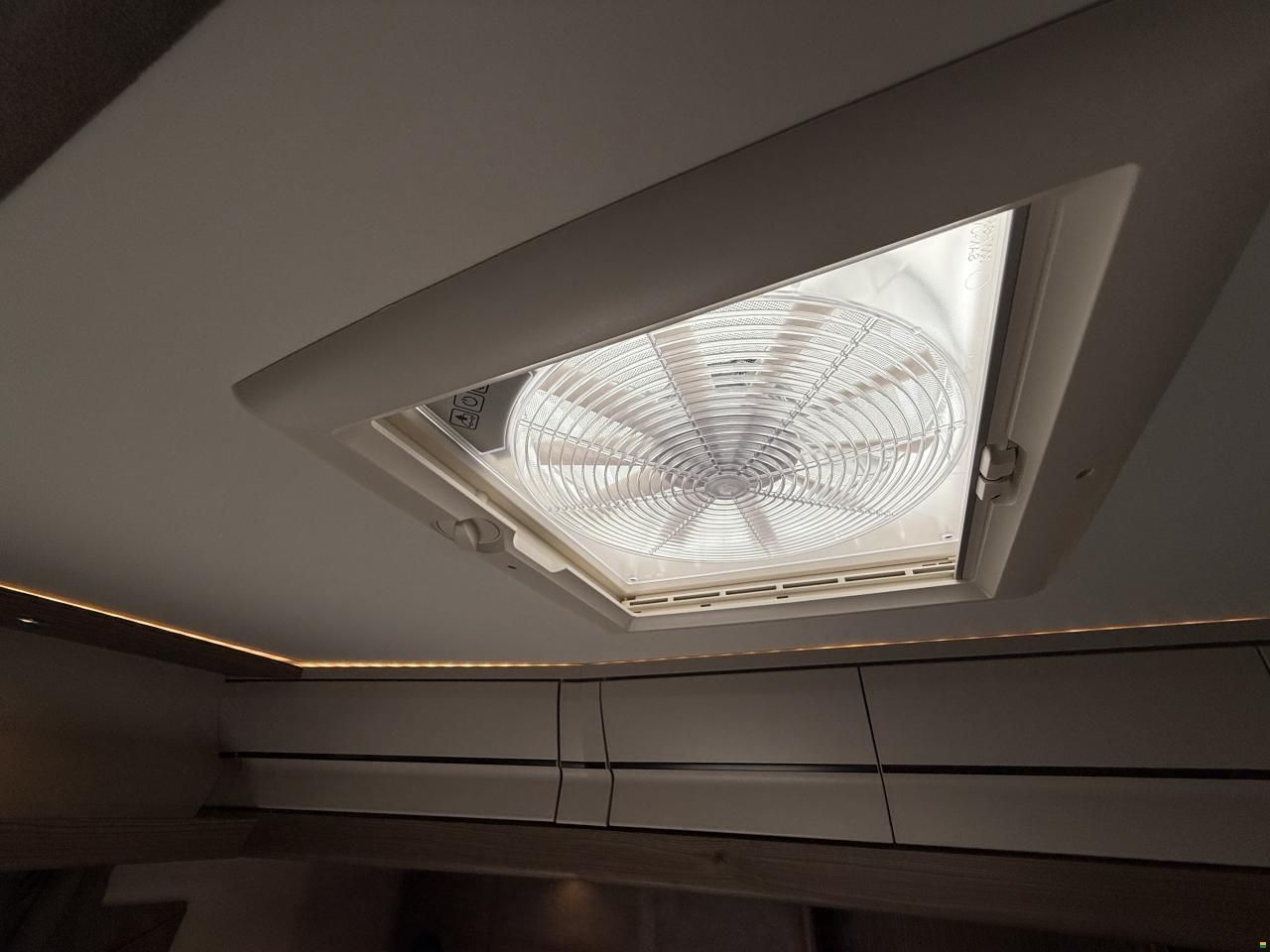 Kabe Novum 720 LGB Compact