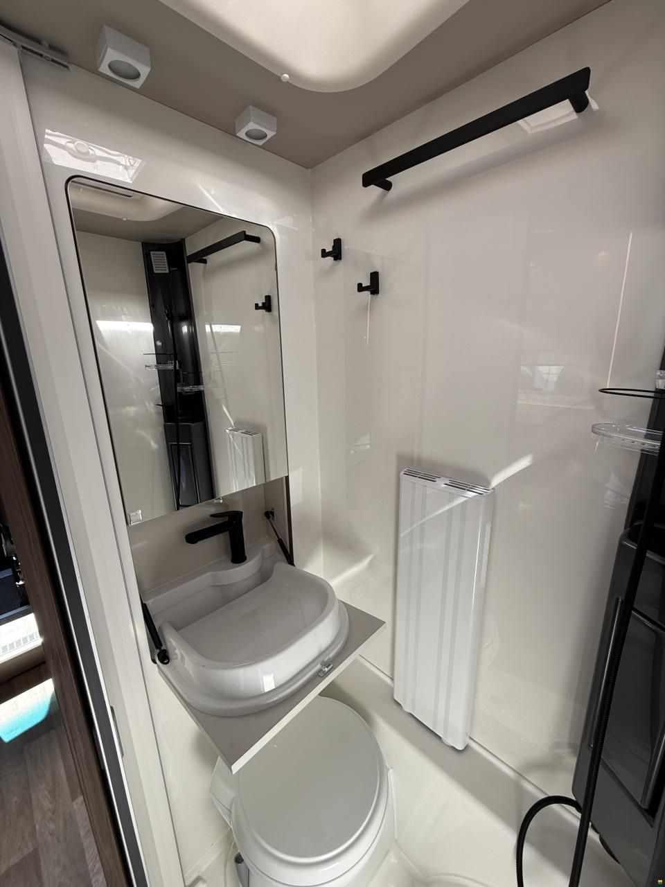 Kabe Novum 720 LGB Compact