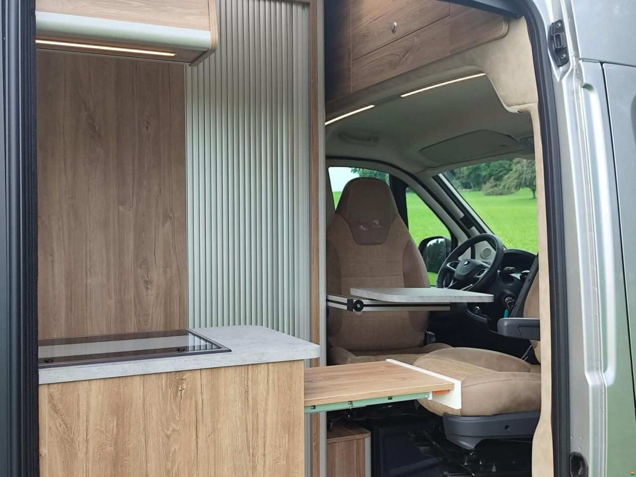 Megamobil Mega Lounge 640 Peugeot 180 PS