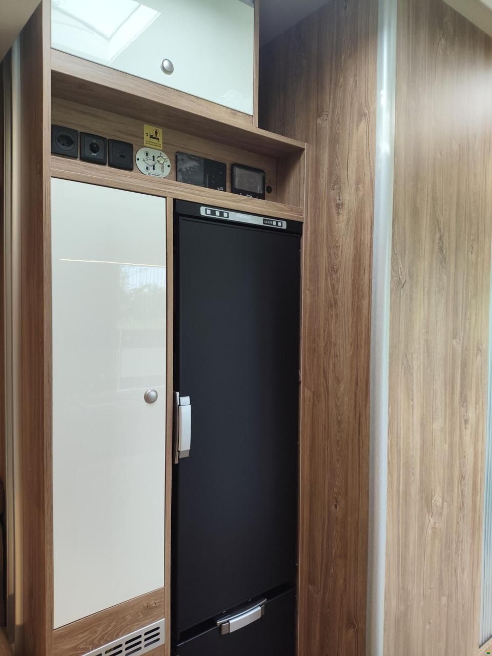 Megamobil Mega Lounge 640 Peugeot 180 PS