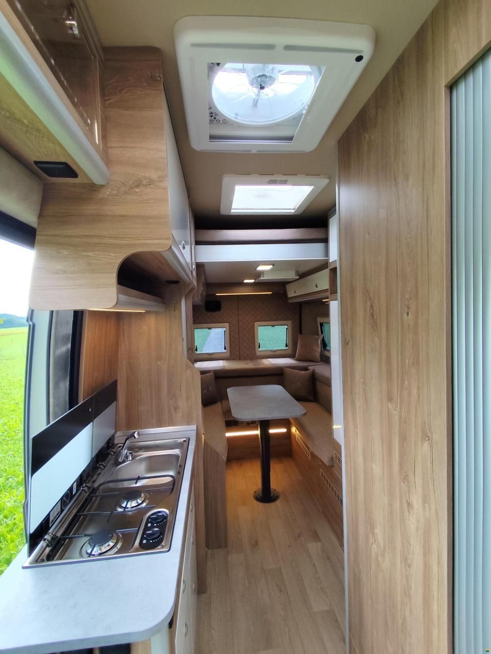 Megamobil Mega Lounge 640 Peugeot 180 PS