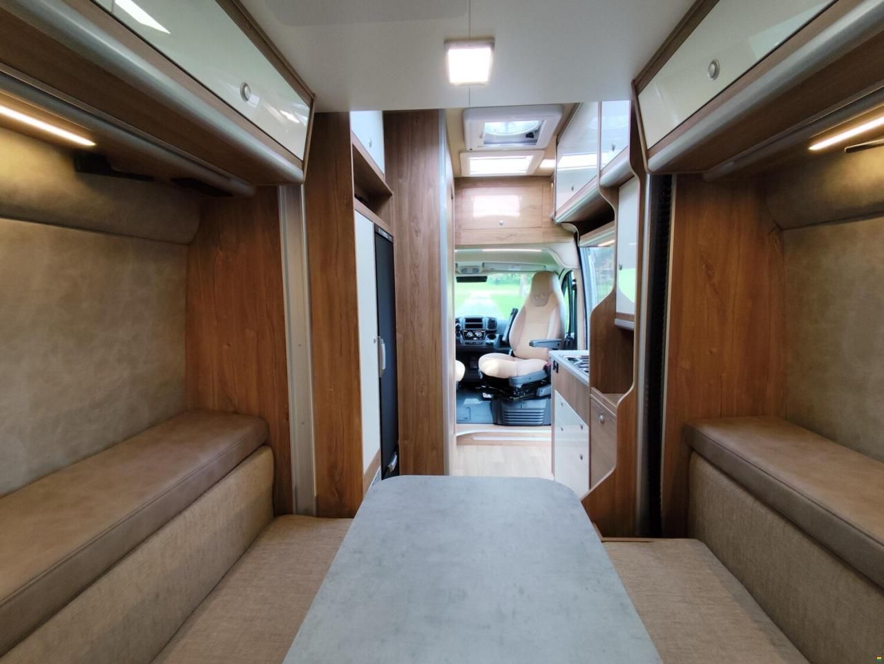 Megamobil Mega Lounge 640 Peugeot 180 PS