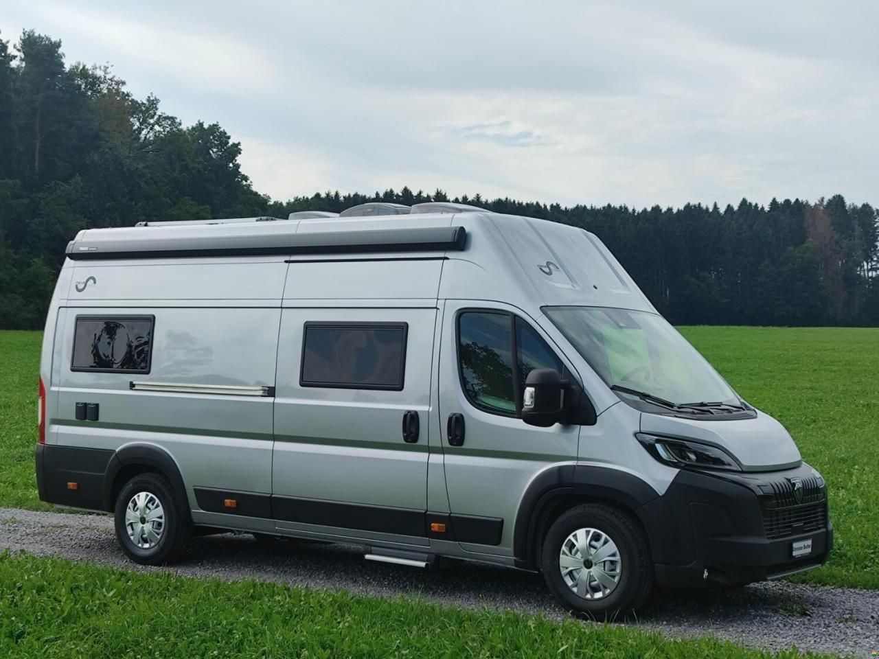 Megamobil Mega Lounge 640 Peugeot 180 PS