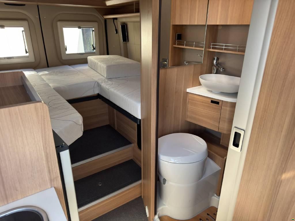 Bravia Mobil Swan 636 Swiss Edition