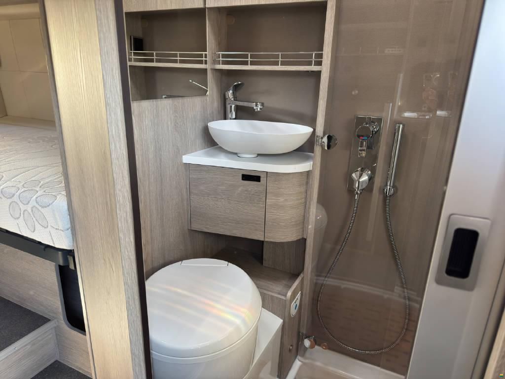 Bravia Mobil Swan 636 Swiss Edition