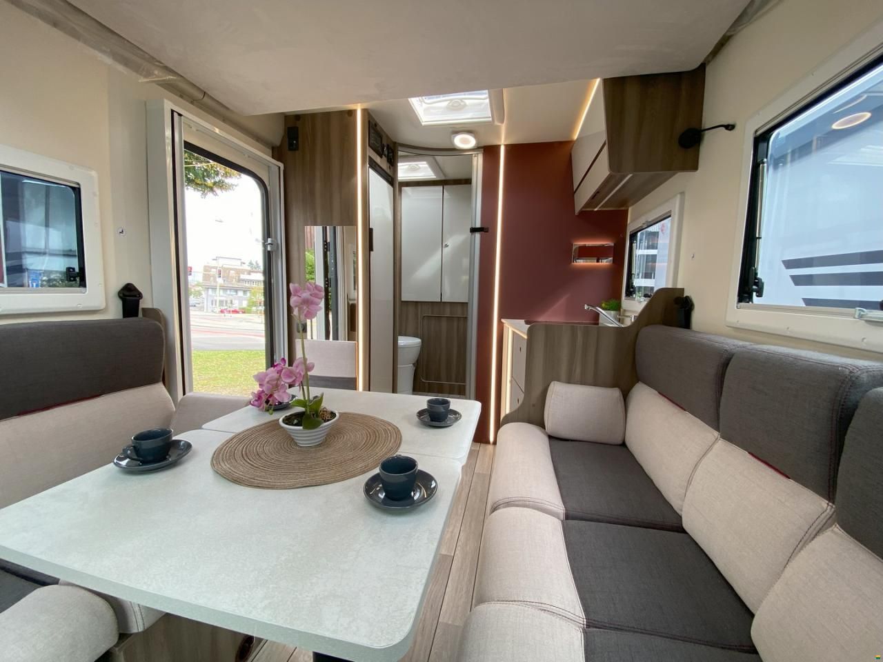 Roller Team Kronos Fit 230 TL, Ford 165PS Automat