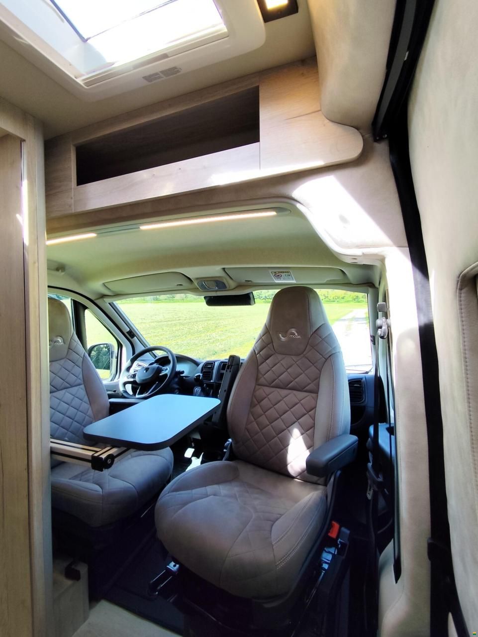 Megamobil Mega Classic 600 Twin Peugeot 180 PS