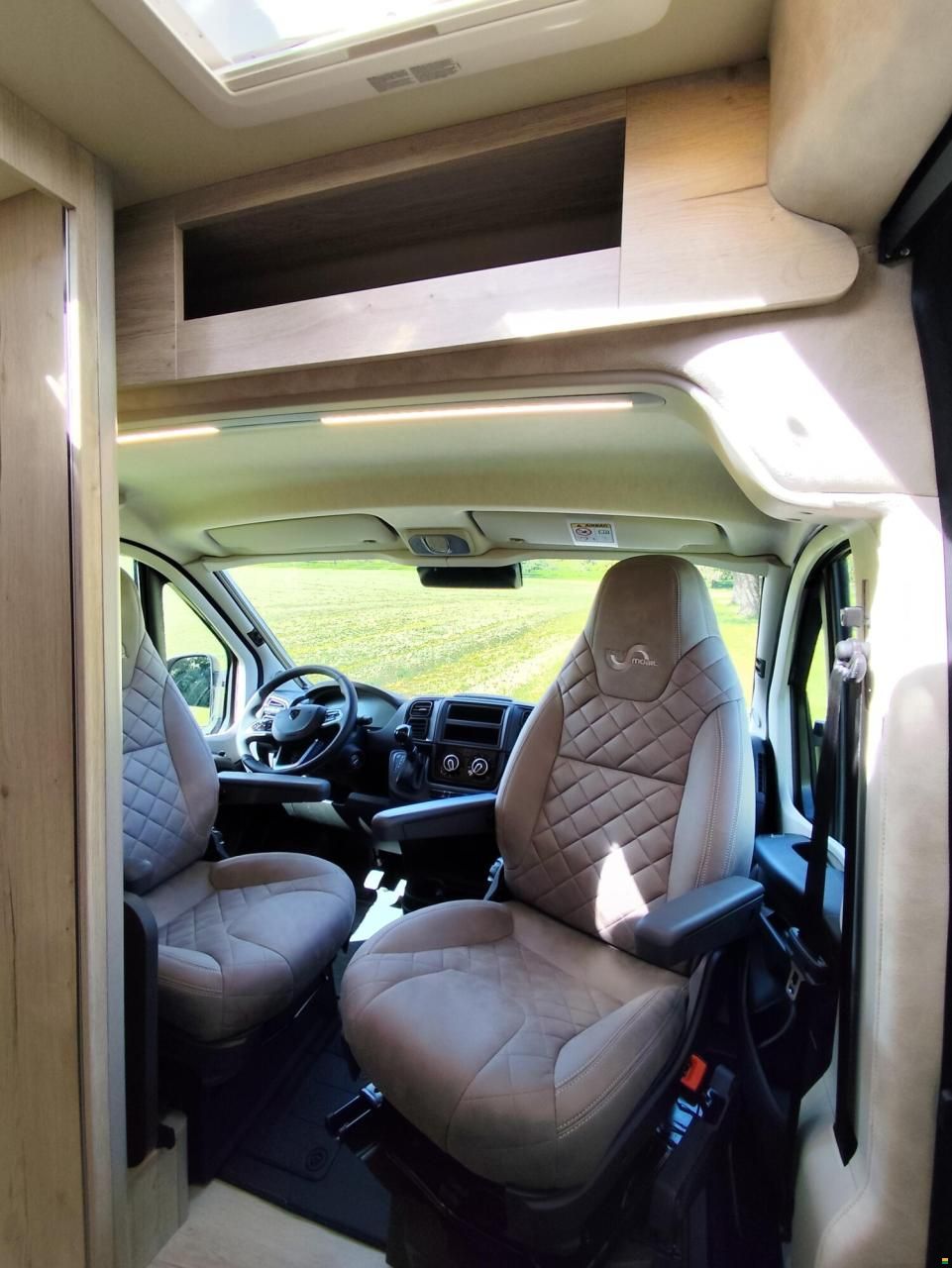 Megamobil Mega Classic 600 Twin Peugeot 180 PS