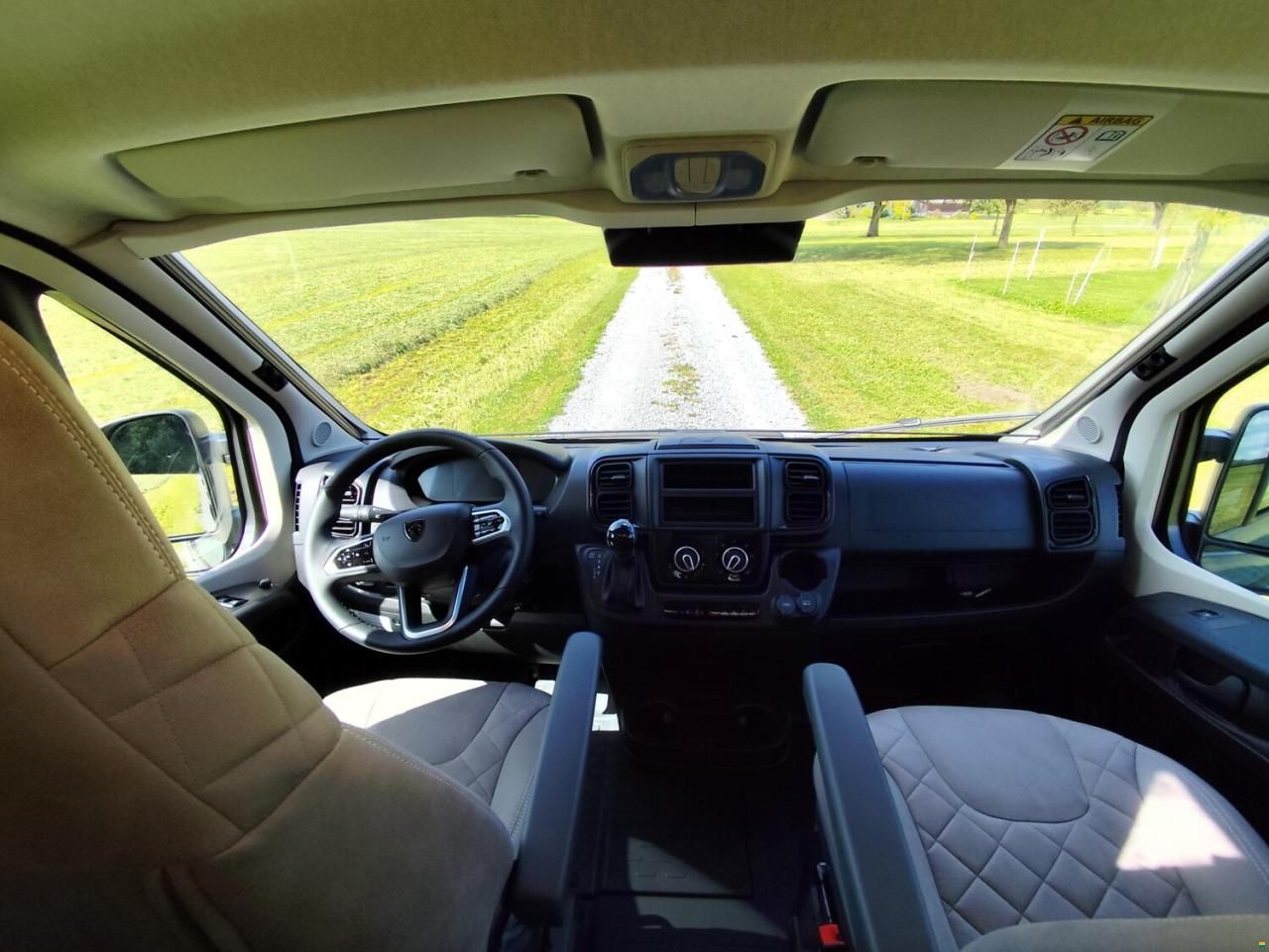 Megamobil Mega Classic 600 Twin Peugeot 180 PS