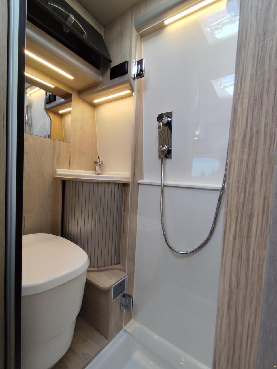 Megamobil Mega Classic 600 Twin Peugeot 180 PS