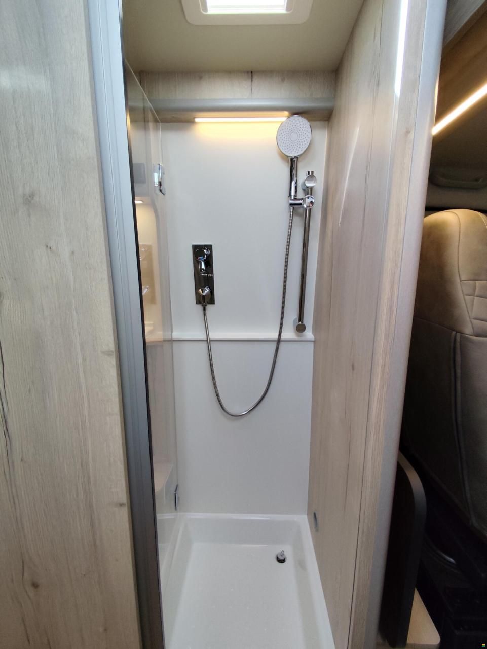 Megamobil Mega Classic 600 Twin Peugeot 180 PS