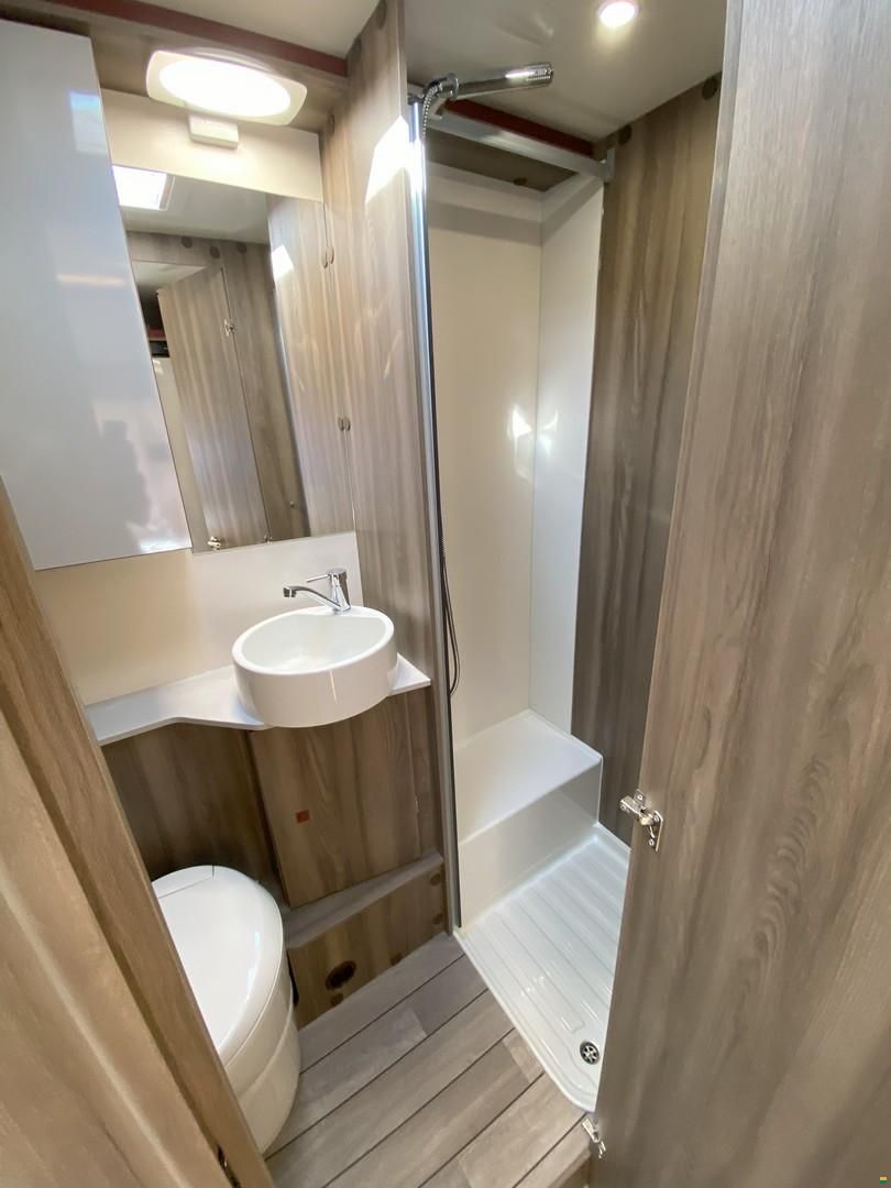 Roller Team Kronos 290 M, Ford 2.0TDCi 165PS Automat