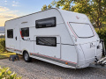 B&uuml;rstner Premio Plus 510 TK Caravane